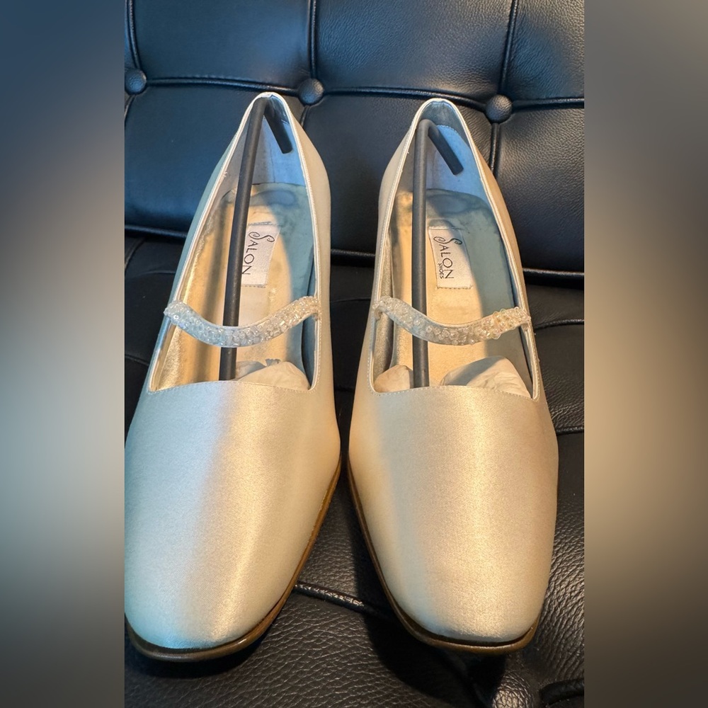 SALONI Women's Cream Satin Flats